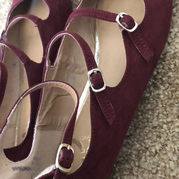 red/maroon flats - Picture 3 of 4